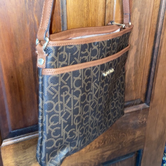 CALVIN KLEIN CROSSBODY PURSE - Picture 13 of 13